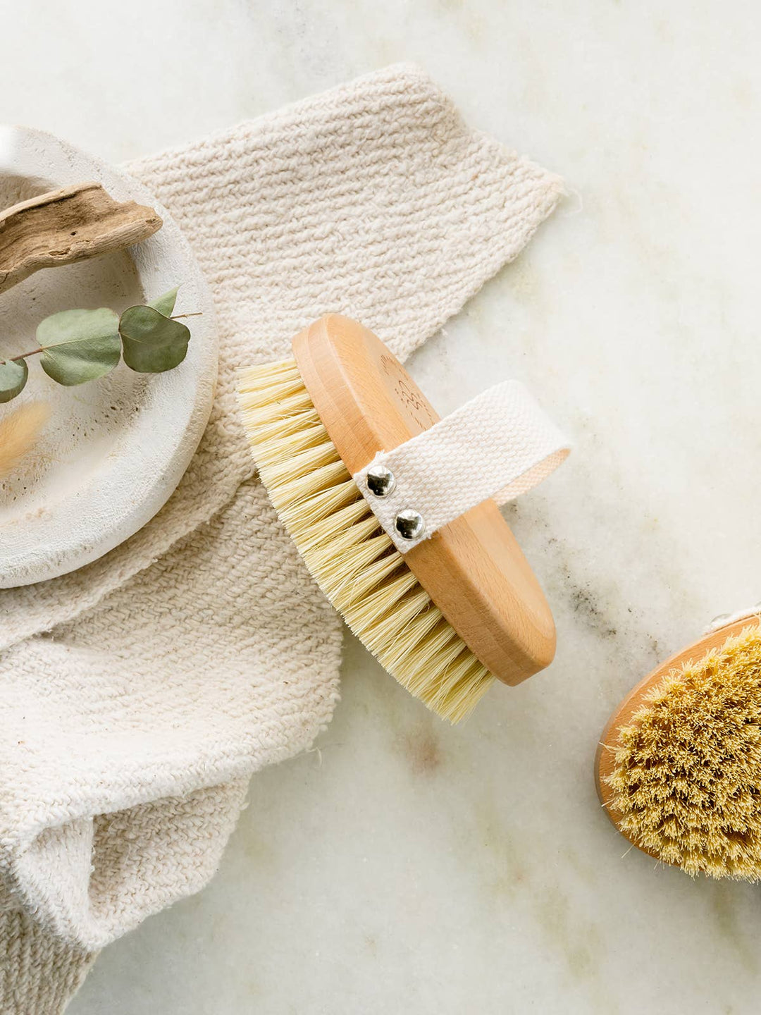 Biodegradable Sisal &amp; Beechwood Oval Body Dry Brush