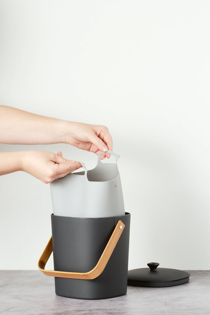 Reusable Silicone Composting Bin Liner, 8" x 6.25" x 9"