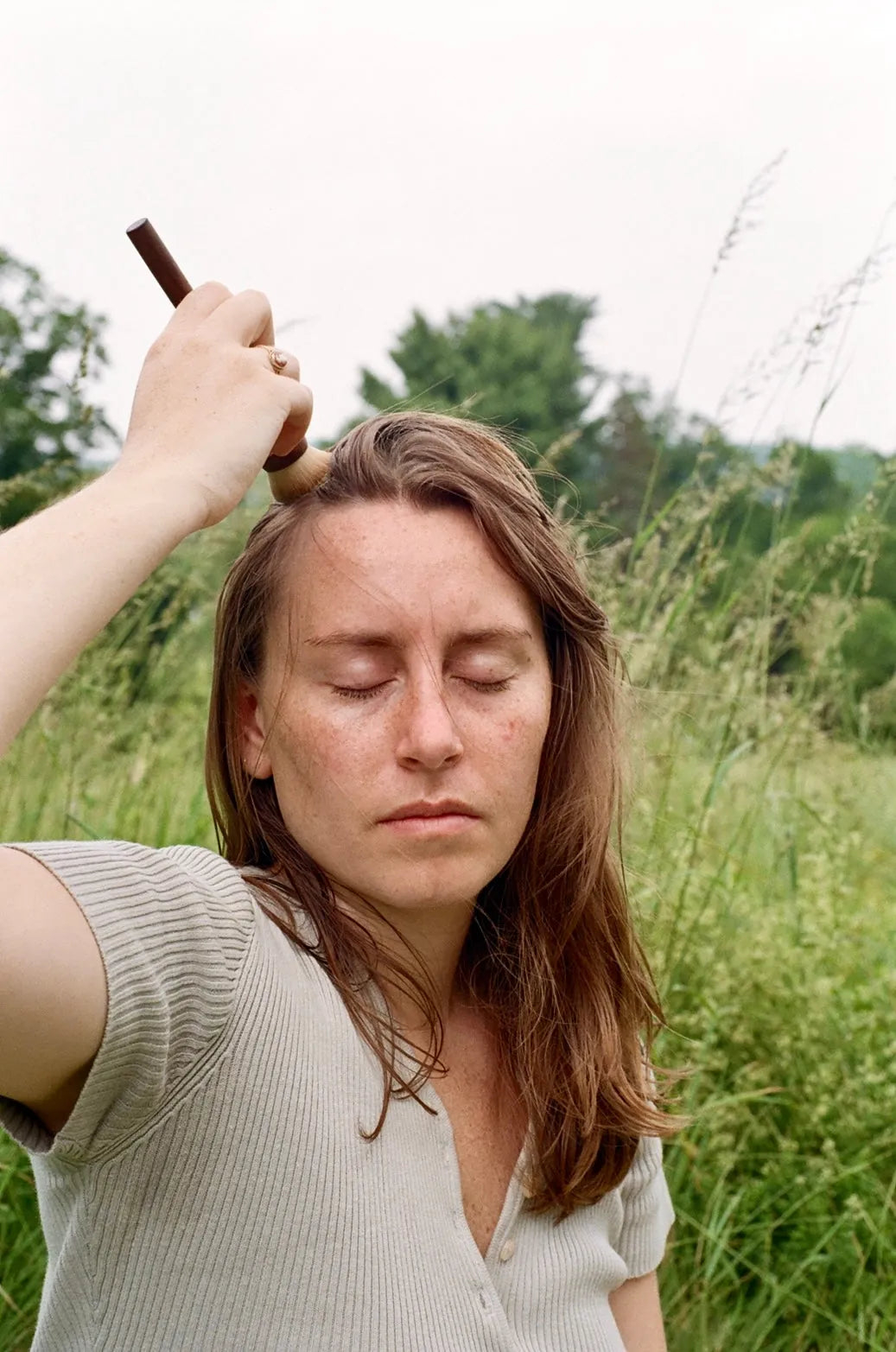 Walnut Dry Shampoo Hair Brush