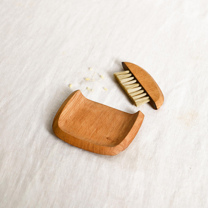 Magnetic French Oak Crumb Brush &amp; Tray, 6.75"